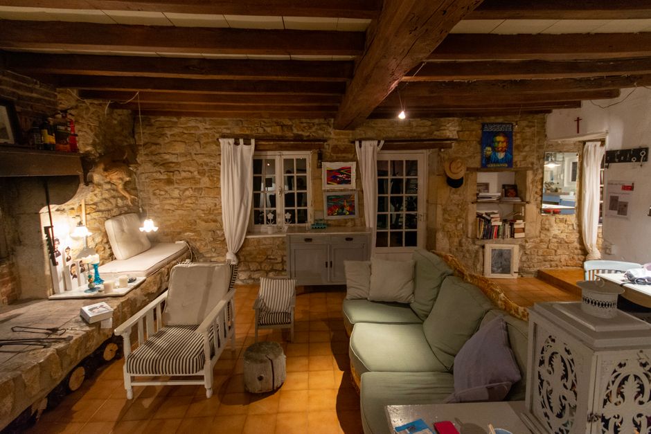 How to Build a Living Room Portfolio That Feels Like a Home, Not a Showroom